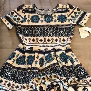 Large lularoe Amelia with zipper back and POCKETS